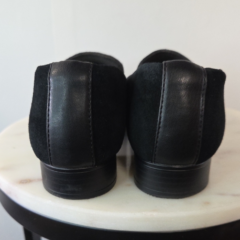 Clarks Black Loafers with Cap Toe   Size 10 - Picture 4 of 7